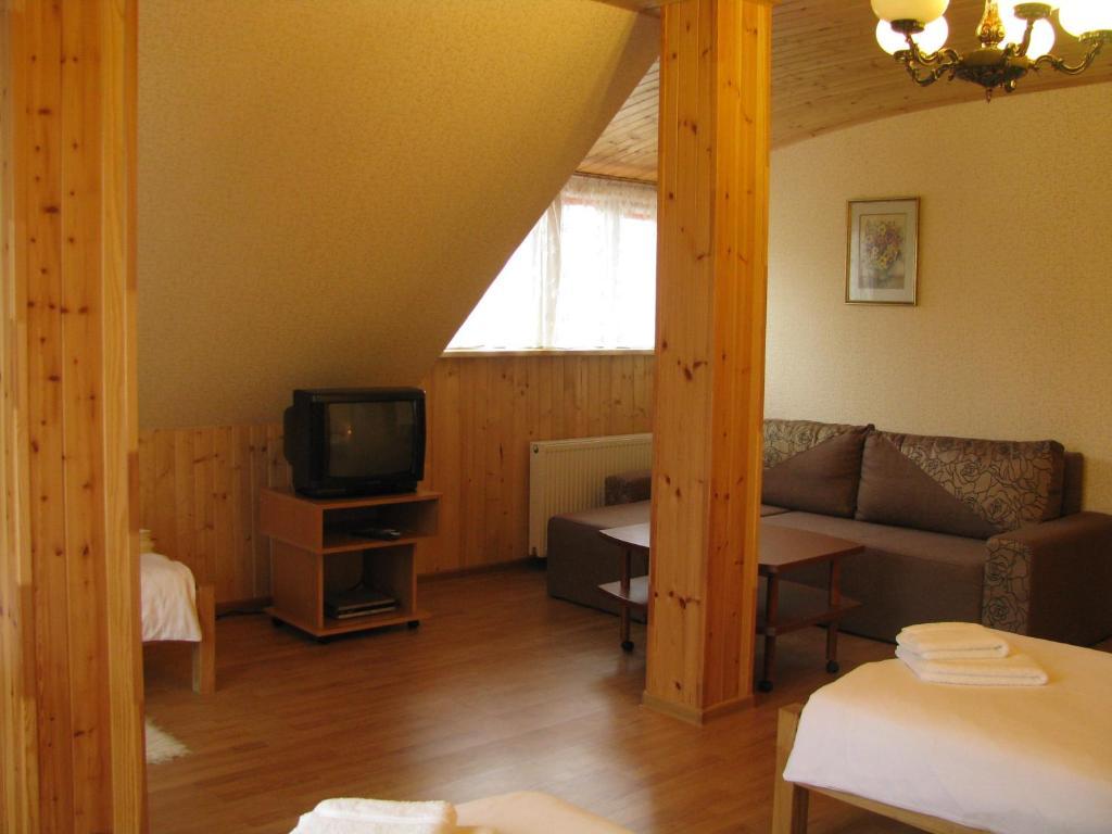 Asmonienes Sveciu Namai "Senoji Mokyklele" Hotel Smalininkai Room photo